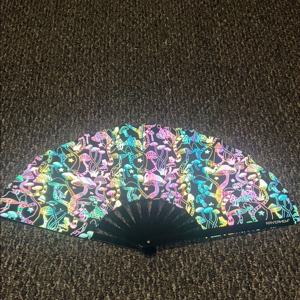 Reflective mushroom fan